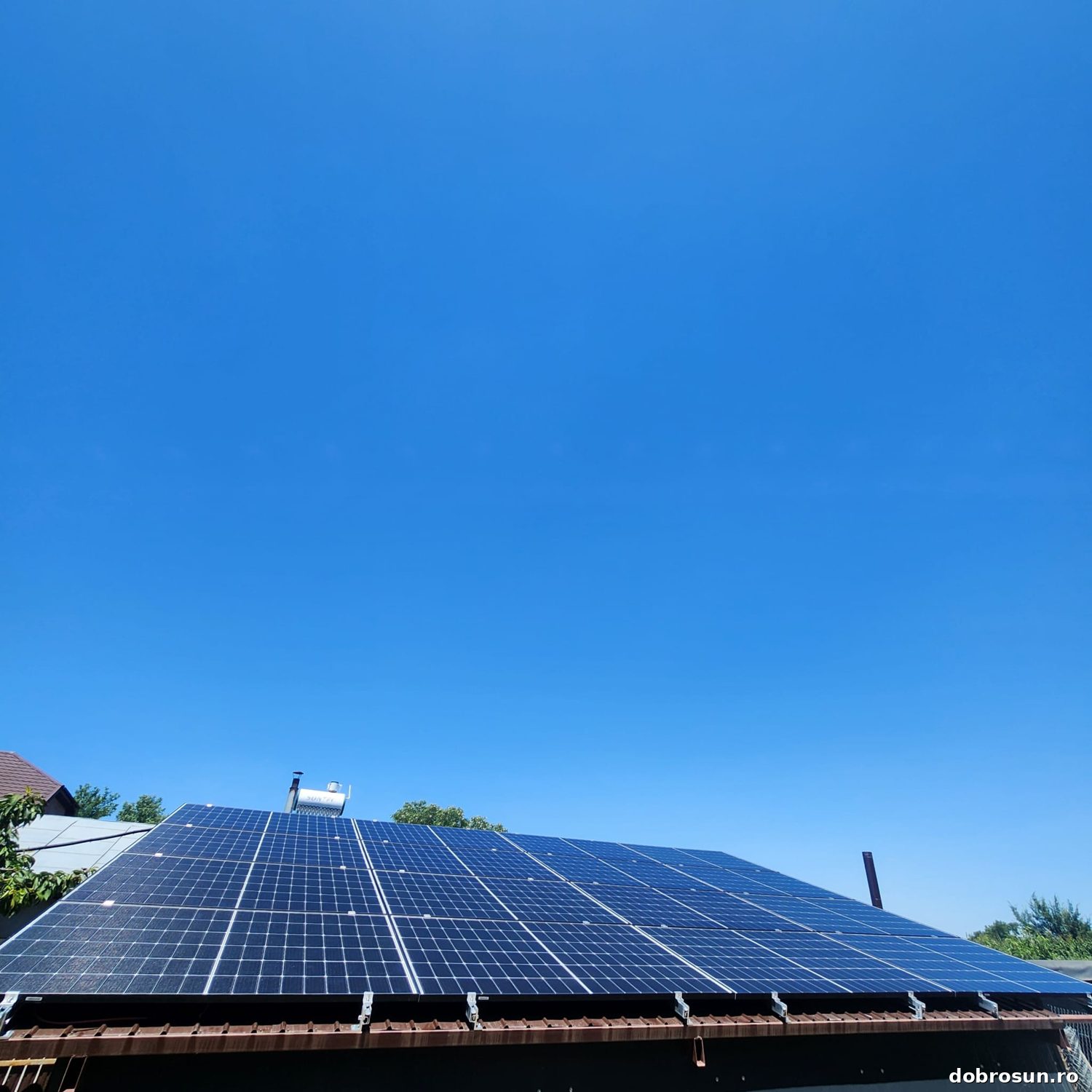 Sistem pe acoperiș înclinat — instalație fotovoltaică realizată de Dobrosun