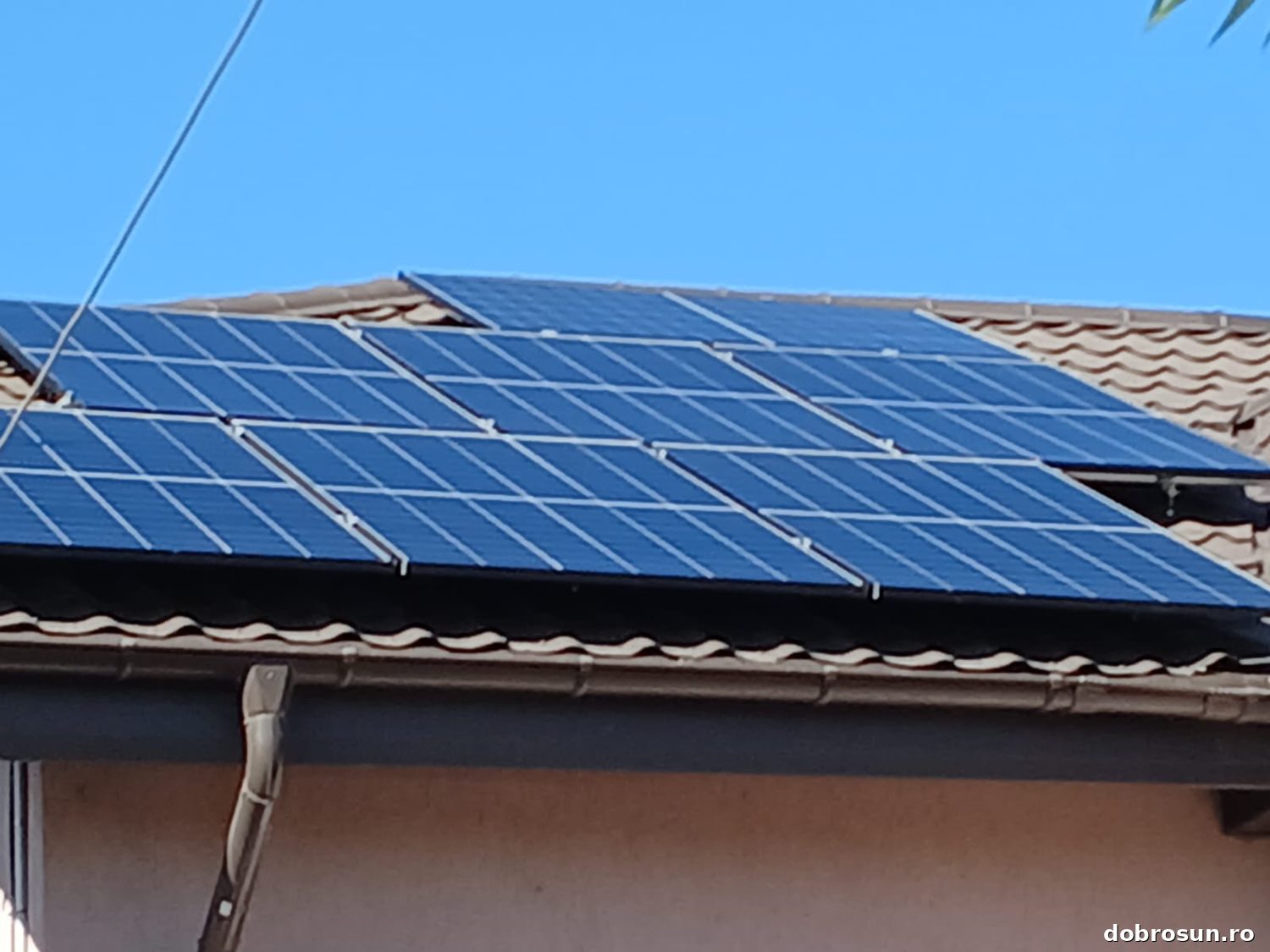Sistem extins pe acoperiș — instalație fotovoltaică realizată de Dobrosun